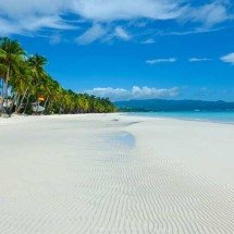 Praias que chamam atenção pela areia branca - - Jhun Sacapano/Wikimédia 