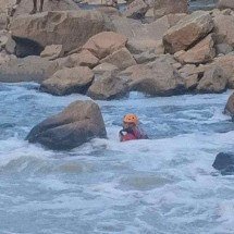 Bombeiros buscam por homem que pulou em rio em bairro de BH - CBMMG