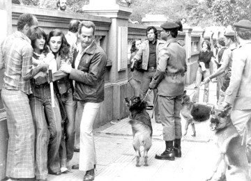 Repressão policial foi marca da ditadura militar: Nos quartéis houve execuções -  (crédito: Arquivo Estado de Minas/Reprodução)