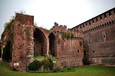 <p>Pesquisadores descobriram que um esboço de Leonardo da Vinci revelou a existência de uma rede de túneis subterrâneos sob o Castelo Sforzesco, em Milão.</p>
 -  (crédito:  Flickr KELVIN HO)