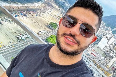 Vinicius dos Santos Oliveira, de 35 anos, foi morto a tiros na noite dessa sexta-feira (16/1). Ele era m&eacute;dico no munic&iacute;pio de Cotia, em S&atilde;o Paulo -  (crédito: Reprodu&ccedil;&atilde;o Prefeitura de Cotia)