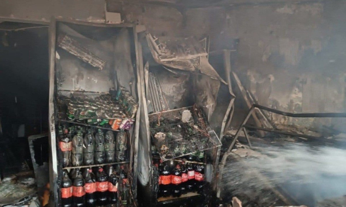 O inc&ecirc;ndio teria come&ccedil;ado porque a chapa de prepara&ccedil;&atilde;o de alimentos foi esquecida ligada ap&oacute;s o encerramento do expediente da noite de s&aacute;bado (17/1)