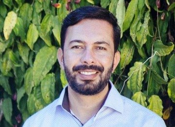 Mineiro Charles Faria mergulhou na história da Guerra dos Emboabas e agora lança livro com roteiro idealizado por ele,  ligando cinco regiões ancestrais e 14 cidades nascidas nos primórdios de Minas -  (crédito: PIÊTRO MUNIZ/DIVULGAÇÃO)