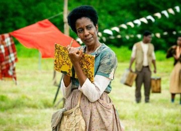 Protagonista de 'Carolina – Quarto de despejo',  atriz Maria Gal diz que a escritora 'nos inspira a sermos protagonistas de nossa própria vida' -  (crédito: Mariana Vianna/divulgação)