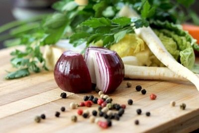 <p>A cebola é um dos ingredientes mais usados na culinária do mundo e base de inúmeras receitas. Seu aroma e sabor ajudam a construir o perfil de pratos simples ou elaborados.</p>
 -  (crédito: Pixabay)