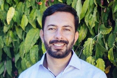 Mineiro Charles Faria mergulhou na história da Guerra dos Emboabas e agora lança livro com roteiro idealizado por ele,  ligando cinco regiões ancestrais e 14 cidades nascidas nos primórdios de Minas -  (crédito: PIÊTRO MUNIZ/DIVULGAÇÃO)