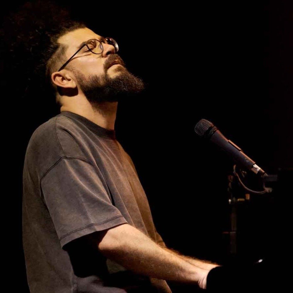 Vinte e nove artistas gravam releituras de canes marcantes da MPB