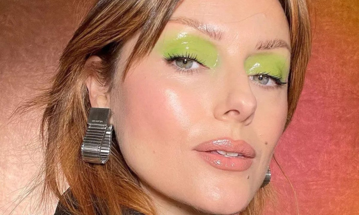 Efeito glossy e jelly estão em alta na make, em cores variadas  -  (crédito: katejanehughes - Instagram)