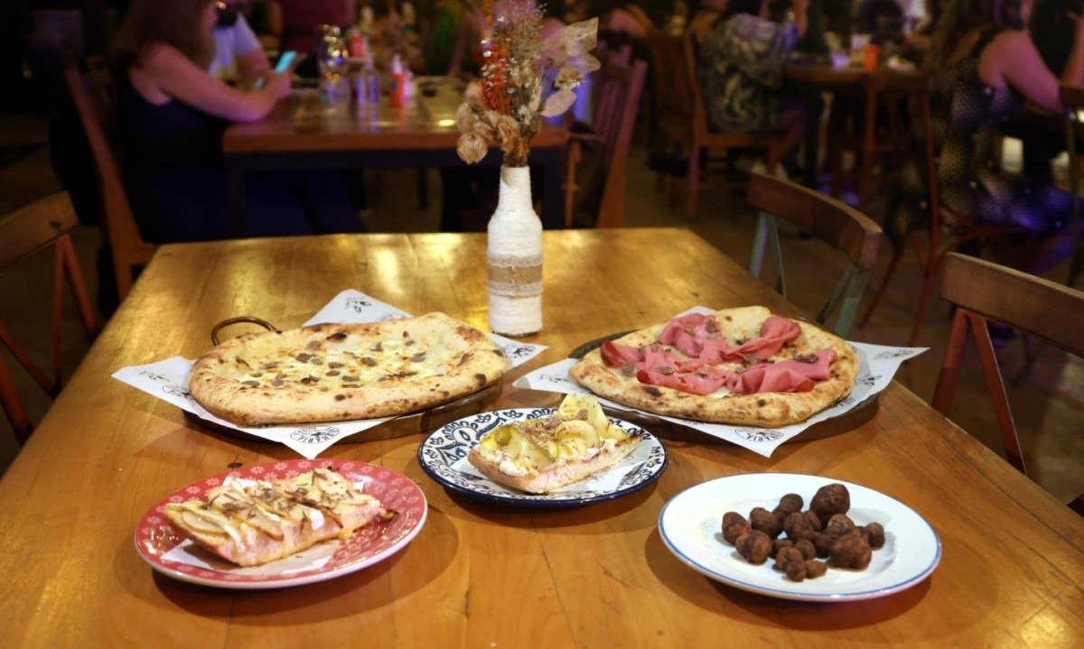 O menu da Farinharia e da Bolos de Julieta &eacute; composto por toasts, pizzas e doces