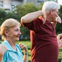 Envelhecer sem depender de ninguém? O segredo está nestes 3 pilares - Rawpixel via Freepik