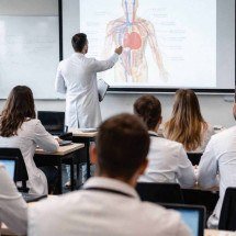 Um terço dos cursos de medicina tem nota baixa em exame do MEC e pode ter sanções - imagem gerada por inteligência artificial/Acervo Estado de Minas