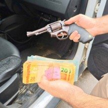 Criminoso rende homem em agência bancária e rouba mais de R$ 13 mil - Divulgação/Polícia Militar