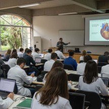 A lista completa dos cursos de medicina aprovados ou rejeitados no Enamed  - imagem gerada por inteligência artificial/Acervo Estado de Minas