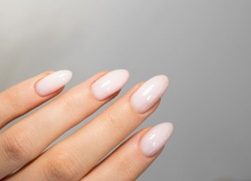 Cloud Dancer, cor do ano segundo a Pantone, aparece entre as tendências para as unhas -  (crédito: Jaques Janine)