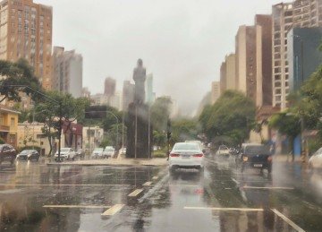 Segunda-feira (19/1) poderá ter pancadas de chuva a qualquer hora do dia em BH
       -  (crédito:  Jair Amaral/EM/D.A Press)