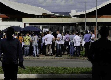 Estudantes em dia de provas do Enamed: 67% dos 89 mil inscritos alcançaram a média de proeficiência; outros 13 mil não conseguiram resultado satisfatório

 -  (crédito: Fábio Rodrigues Pozzebom/Agência Brasil)