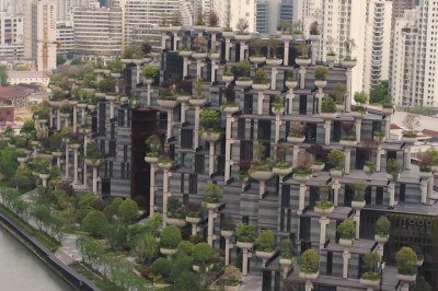 <p>Pelo mundo afora, há construções que desafiam a lógica, brincam com a imaginação e transformam a arquitetura em verdadeiras obras de arte.</p>
 -  (crédito: Reproduc?a?o/YouTube)