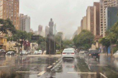 Segunda-feira (19/1) poderá ter pancadas de chuva a qualquer hora do dia em BH
       -  (crédito:  Jair Amaral/EM/D.A Press)