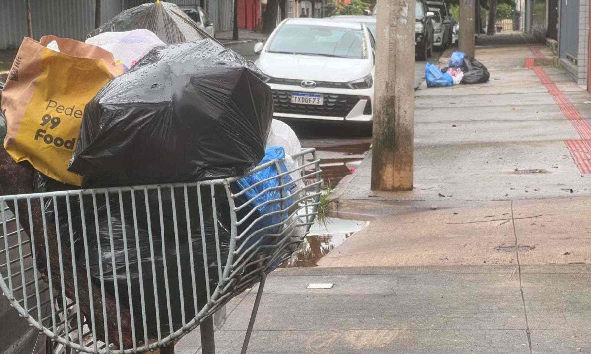 Paralisa&ccedil;&atilde;o de garis entra no segundo dia em BH, regi&otilde;es Noroeste, Leste e Nordeste seguem com lixo acumulado nas ruas