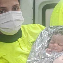 Grávida procura ajuda e bebê nasce em ambulância na BR-040, em Minas - Divulgação/Via Cristais
