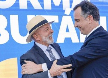 Pacheco pisca para Lula e, agora, cogita troca de partido e candidatura em Minas -  (crédito: Platobr Politica)