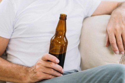 Uma das explicações está no padrão de distribuição de gordura, já que homens tendem a acumular gordura do tipo androide, concentrada no abdômen -  (crédito: Freepik)