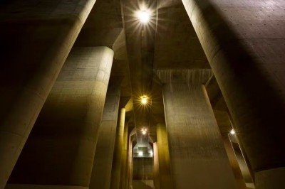 <p>Um “templo subterrâneo” construído para proteger Tóquio das graves enchentes é considerado um feito impressionante da engenharia moderna. Conheça!</p>
 -  (crédito: Flickr / kalcul / Creative Commons
)