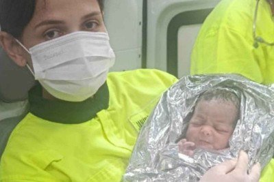 A bebê Kemilly Eloisa nasceu dentro de uma ambulância a caminho do hospital, na BR-040 -  (crédito: Divulgação/Via Cristais)