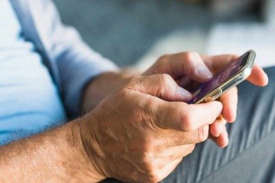 Idosos são as maiores vítimas de golpista que atuam através do celular -  (crédito: Redes sociais)