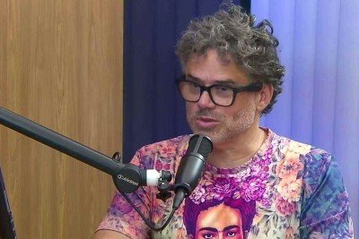 Henrique Portugal, ex-Skank, durante entrevista exclusiva ao Podcast do Carlini no Portal Uai. O músico defende a criação de uma 'assinatura musical' para o Carnaval de Belo Horizonte em 2025. -  (crédito: Leo Lima/EM)