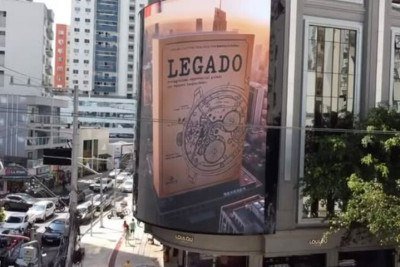 <p>Balneário Camboriú, em Santa Catarina, inaugurou uma nova atração urbana inspirada em Nova York, a chamada Times Square de BC, instalada no cruzamento das avenidas Brasil e Alvin Bauer, área que recebe mais de 12 mil pessoas por dia.</p>
 -  (crédito: Reprodução/timessquarebrasil)