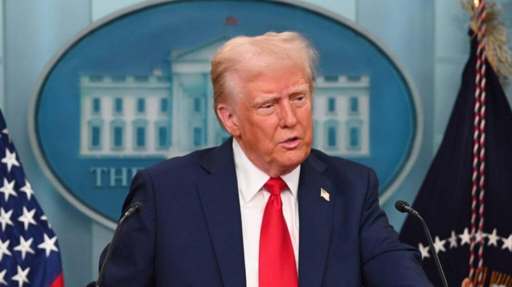 Um ano do mandato de Trump: tarifas contra o mundo, deportações em massa e operações secretas - Portal Giro 10