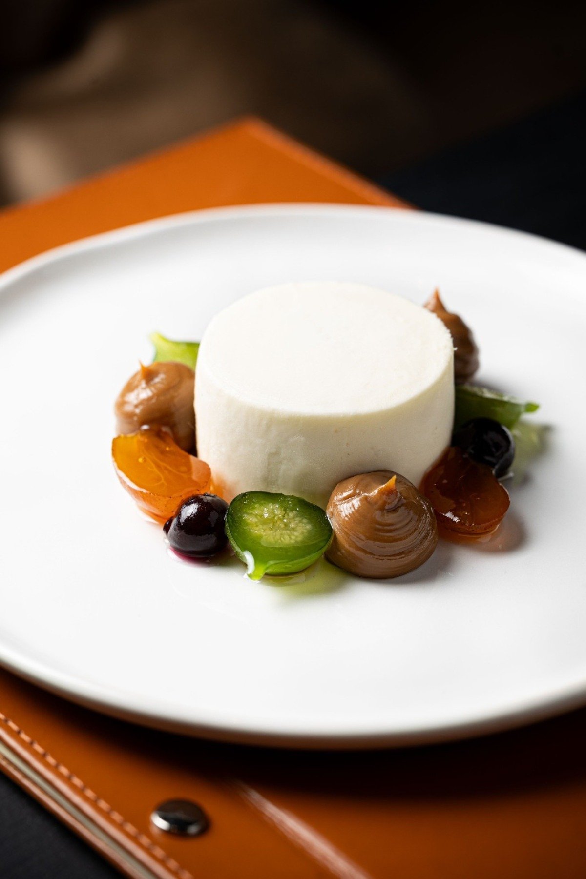 Mousse que queijo de cabra mineiro est&aacute; entre as sobremesas do restaurante Trintaeum