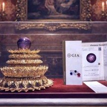 Safira encontrada no Sri Lanka pode bater por muito recorde de pedra preciosa mais cara da história -  Reprodução do Youtube Canal Newsfirst English