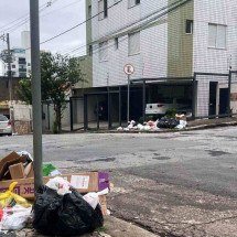 Greve de garis deixa lixo acumulado em BH - Edésio Ferreira/EM/D.A Press