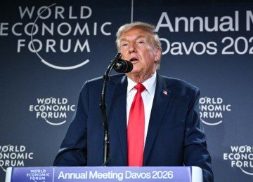 O presidente dos EUA, Donald Trump, discursa durante uma recepção com líderes empresariais à margem do Fórum Econômico Mundial (FEM), em Davos, em 21 de janeiro de 2026. O Fórum Econômico Mundial acontece em Davos de 19 a 23 de janeiro de 2026.  (Photo by Mandel NGAN / AFP)
       -  (crédito:  AFP)
