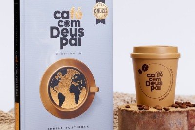 O livro "Caf&eacute; com Deus Pai", best-seller de Junior Rostirola, &eacute; o mais vendido do pa&iacute;s pelo terceiro ano consecutivo. -  (crédito: Divulga&ccedil;&atilde;o)