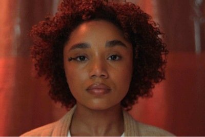 Atriz Duda Pimenta protagoniza os vídeos que abordam saúde mental na adolescência e juventude -  (crédito: Maranha Filmes/Divulgação)