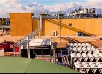 <p>A construção de uma fábrica para componentes de chips de alto desempenho em Trujillo, município espanhol na província de Cáceres, ganhou um investidor de peso: Leonardo DiCaprio. O anúncio, no fim de novembro de 2025, trouxe grande destaque à região.</p>
 -  (crédito: Divulgação Diamond Foundry)