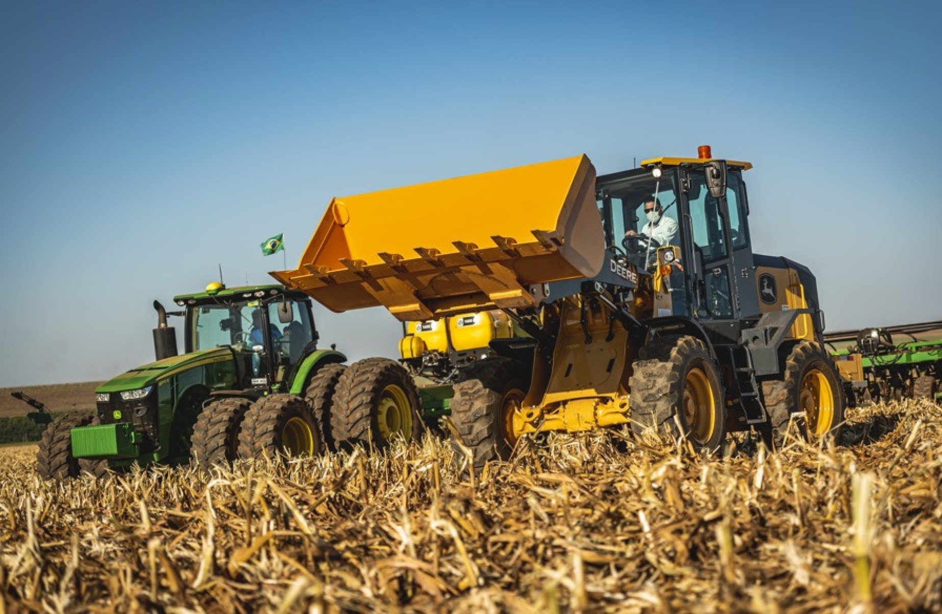 RZK Agro entra no mercado de máquinas pesadas - DINO