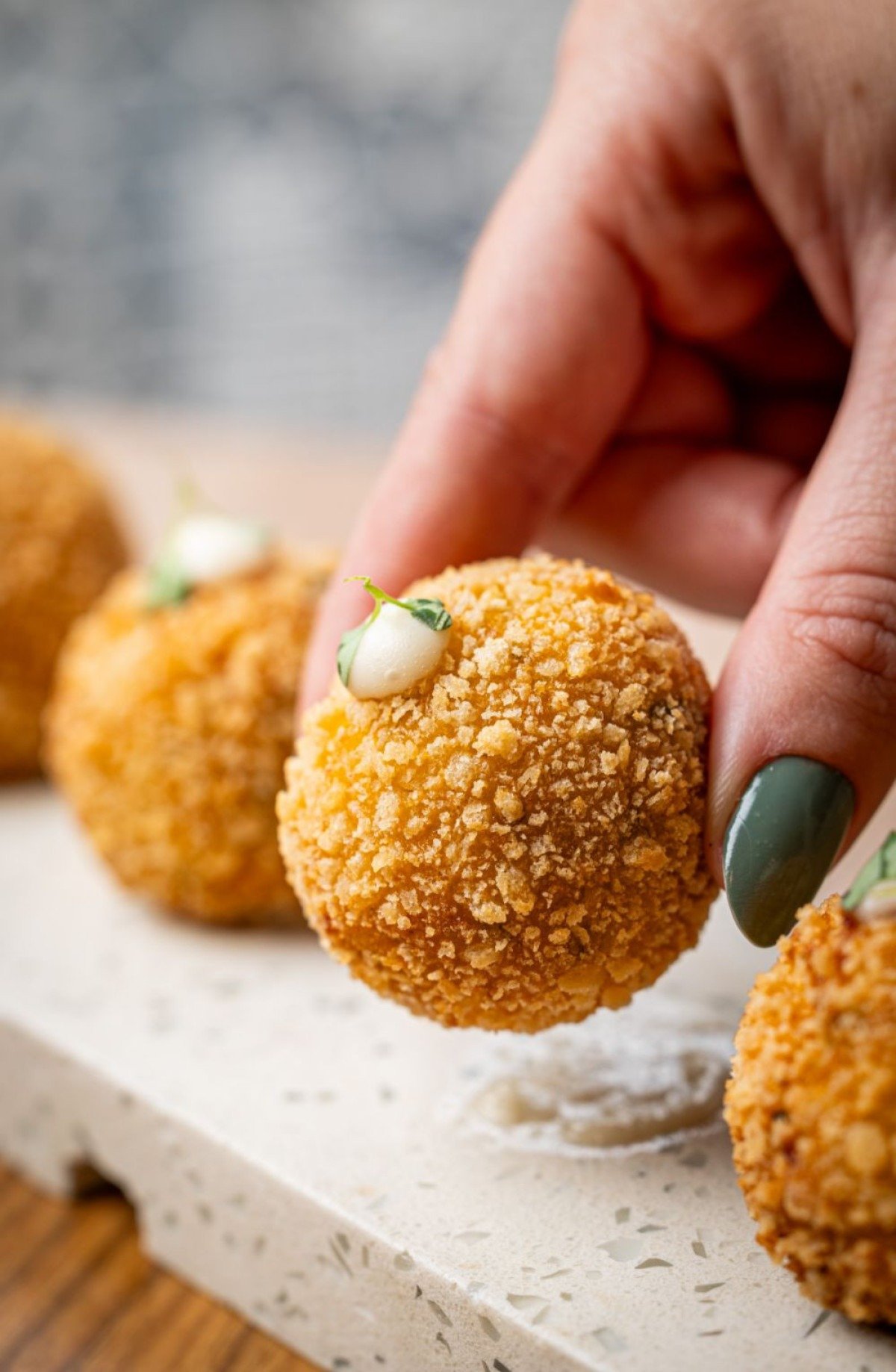 Croquete de bob&oacute; de camar&atilde;o do Odoy&aacute;