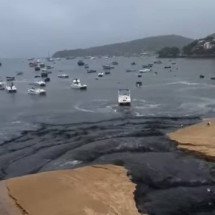 Esgoto na Praia do Canto é um problema recorrente pela falta de saneamento básico em Búzios -  (crédito: Reprodução Facebook)