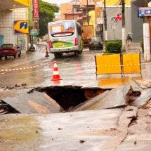 Adutora rompe, interdita trânsito e agrava problemas da chuva em Minas - Secretaria de Comunicação de Congonhas