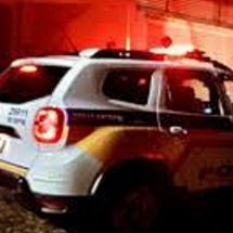 Homem agride irmão a facadas e golpes de cacos de vidro - PMMG