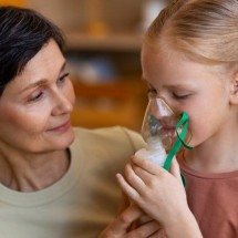 Bronquiolite e pneumonia: vacina para VSR protege gestantes, bebês e idosos - Freepik
