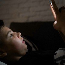 Dormir tarde nas férias pode interferir na saúde das crianças - Freepik