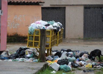 Fim da paralisa&ccedil;&atilde;o dos garis, mas lixo segue acumulado -  (crédito: T&uacute;lio Santos/EM/D.A. Press)