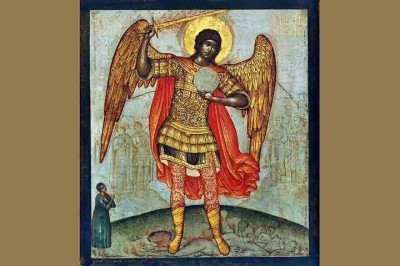 <p>São Miguel é um dos santos mais poderosos no Catolicismo. Ele é  considerado o príncipe dos exércitos celestiais, líder na batalha contra o mal e defensor da fé cristã. Sua figura representa proteção e justiça, sendo um dos arcanjos mais populares entre os fiéis em todo o mundo.</p>
 -  (crédito:  Domínio Público/Wikimédia Commons)