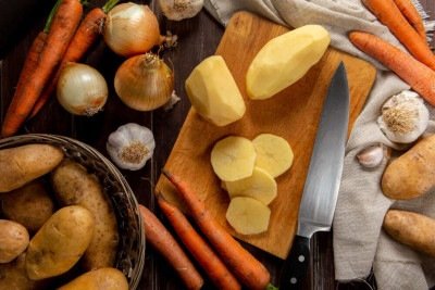 O foco da alimentação é reduzir o esforço digestivo, com uma dieta de baixo resíduo e poucas fibras insolúveis -  (crédito: FreePik)