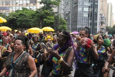 O Angola Janga é um bloco focado no protagonismo negro, criado em 2015 pelo casal Lucas Jupetipe e Nayara Garófalo -  (crédito: Sidney Lopes/EM/D.A Press)